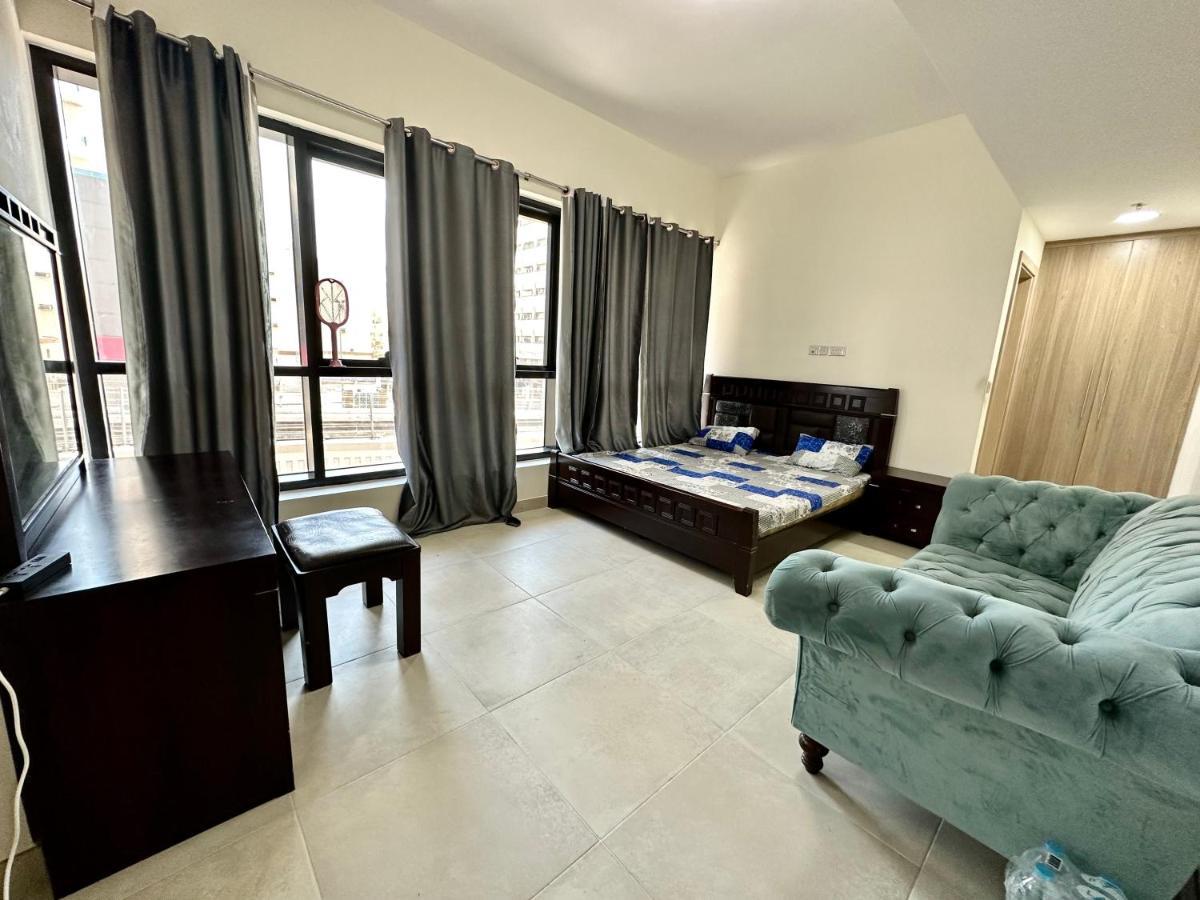 Private Bed Room With Attached Washroom, 2Bhk Sharing Flat Dubai Buitenkant foto
