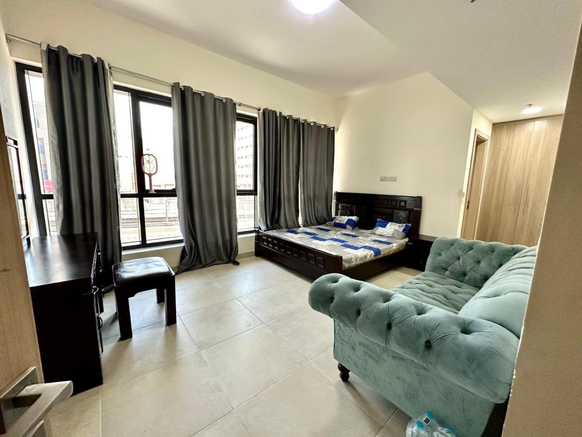Private Bed Room With Attached Washroom, 2Bhk Sharing Flat Dubai Buitenkant foto